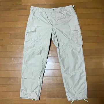 베이지 카고 팬츠 복수 포켓