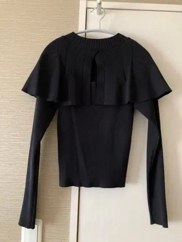 SNIDEL 프릴 장식 블랙 니트탑 F