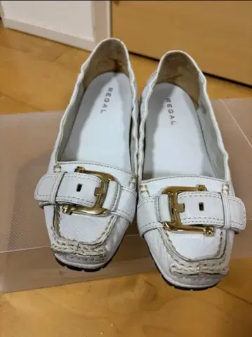 REGAL 가죽 화이트 버클 로퍼