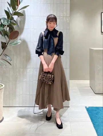 알아바일 오간자 보우 블라우스 블랙