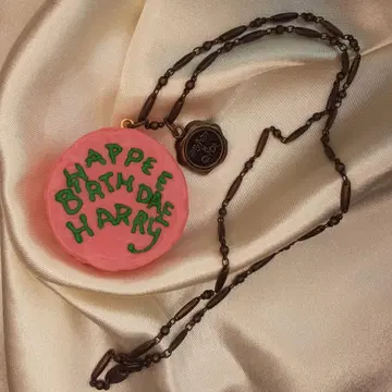 HAPPEE BIRTHDAE HARRY 케이크 목걸이