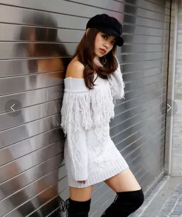 새상품급 LIPSERVICE 볼륨 프린지 오프숄더 니트 원피스