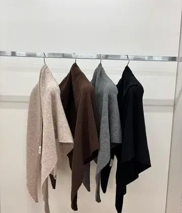 디니테코리에 새상품급 삼각형 울 스톨 80256810