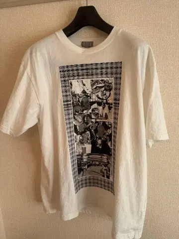 CAV EMPT 흑백 그래픽 T셔츠