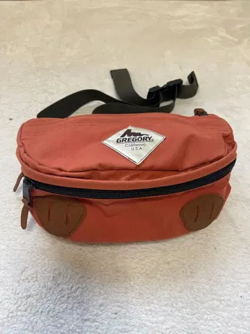 레어 컬러 [ GREGORY ] 그레고리 구 로고 바디백 오렌지