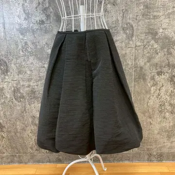 투 비 시크 무릎 아래 길이 턱 플리츠 스커트 골지 원단 블랙(42)