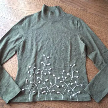 Shilla 올리브색 자수 긴팔 상의 L