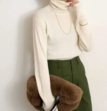 미사용 택 포함 스위스 오가닉 코튼 터틀넥 풀오버 2025aw