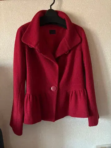 빨간색 경량 압축 울 자켓 플레어 밑단