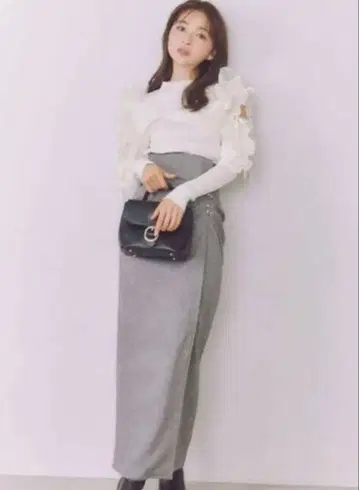 snidel 스나이델 플리츠 프릴 도킹 니트 풀오버 IVR