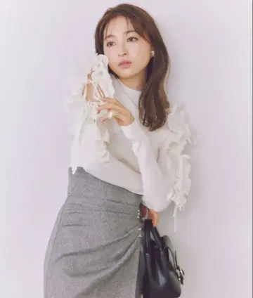 snidel 스나이델 플리츠 프릴 도킹 니트 풀오버 IVR