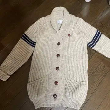 제임스 샬롯 베이지 가디건