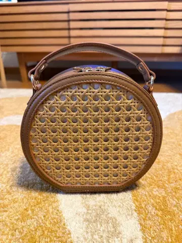 NOELA 라탄 라이크 서클 백