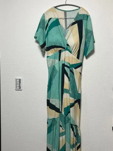 기하학 패턴 V넥 맥시 드레스