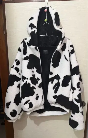 G.O.C 오버 사이즈 보아 자켓 달마시안