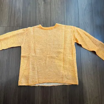 H 오렌지 긴팔 니트 스웨터