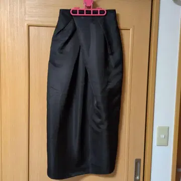 엘프 랭크스 비대칭 코쿤 턱 스커트