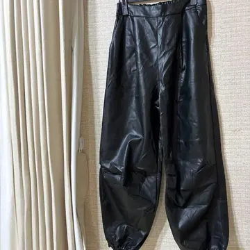 블랙 가죽 벌룬 팬츠 gallardagalante