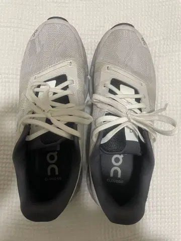 On Cloudgo 화이트 스니커즈