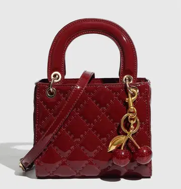 남은 1점 ZARA 장르 해외 브랜드 에나멜 퀼팅 숄더백 빨간색