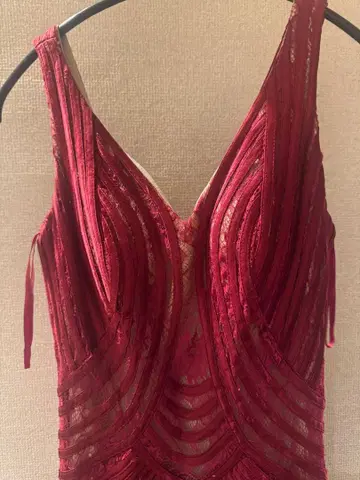 와인 레드 레이스 플리츠 타이트 드레스