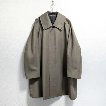 The CLASIK SHORT MAC COAT