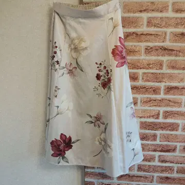 아푸와이저 리셰 대꽃 리얼 프린트 스커트 플레어 스커트