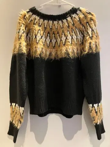 [택 포함] 볼륨감 있는 긴팔 니트 스웨터