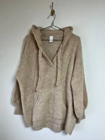 Kiira 후드 부착 니트