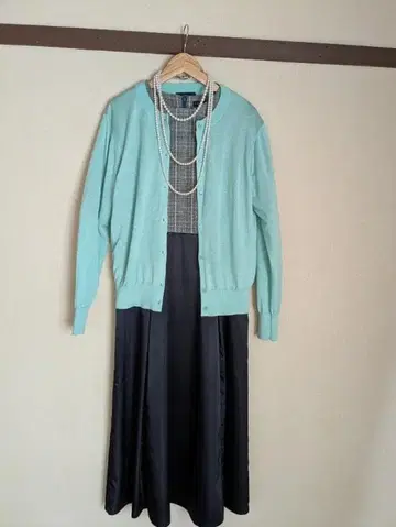 쉽스 옅은 그린 계열 가디건