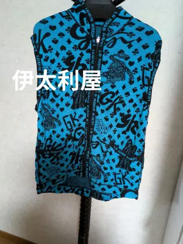 이타리야 그래픽 프린트 니트 베스트 파랑