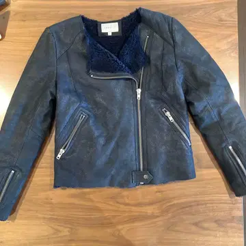 sandro 블랙 가죽 숏 자켓 사이즈 3