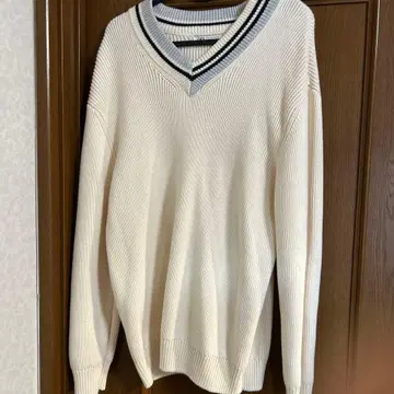 ZARA 화이트 V넥 스웨터