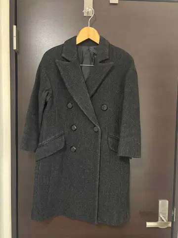 FLORENT의 다크 그레이 더블 브레스트 체스터 코트