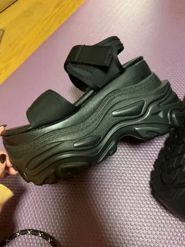 여성용 통굽 스포츠 샌들 (블랙)