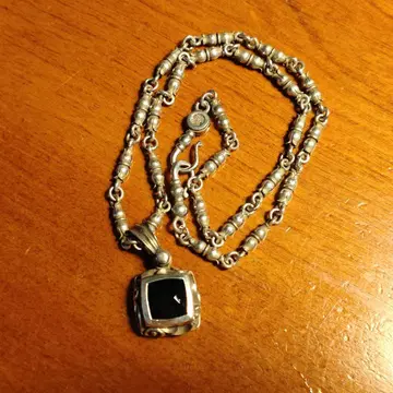 실버 스퀘어형 흑석 목걸이