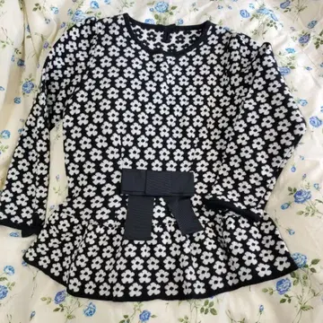 새상품급 SuperBeauty 꽃무늬 리본 포함 긴팔 니트 40 사이즈