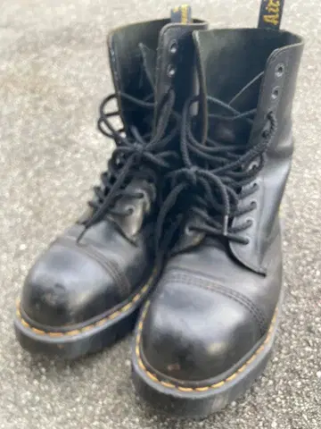 닥터마틴 10홀 클레이지 보머