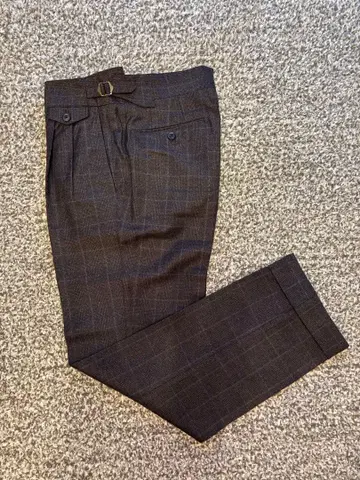 삭소니 울 2 플리츠 팬츠 브라운