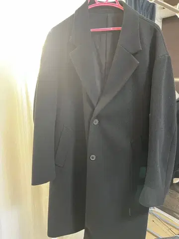 블랙 체스터 코트 2 버튼 사이드 포켓