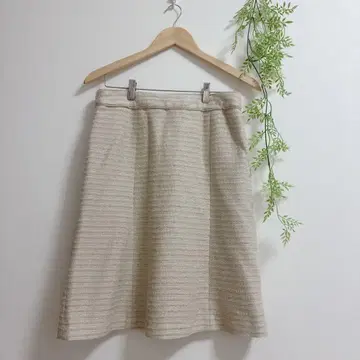 23구 베이지 스트라이프 플레어 스커트