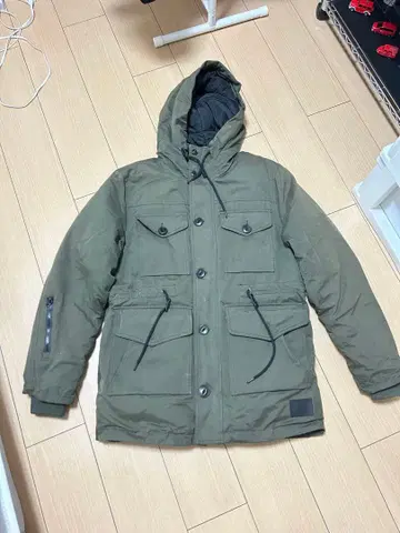 ZARA 후드 부착 밀리터리 자켓