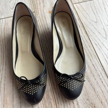 스터드 블랙 펌프스 23cm 유나이티드 애로우즈 35 1/2