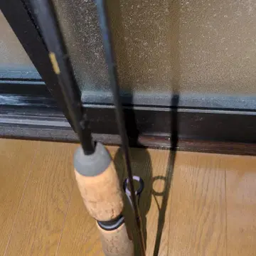 스피닝 릴 2대와 낚싯대 2개