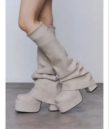 베이지 스웨이드 통굽 롱 부츠