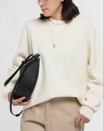 [ 새상품급 ] AP STUDIO 울 베이직 크루 니트