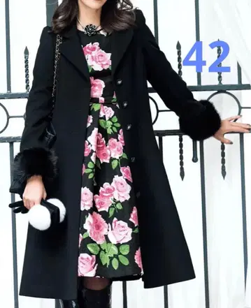 엠즈 그레이시 2025 카탈로그 게재 코트 블랙 42