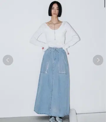 AIC 백 슬릿 호일 프린트 데님 롱 스커트 에이아이씨