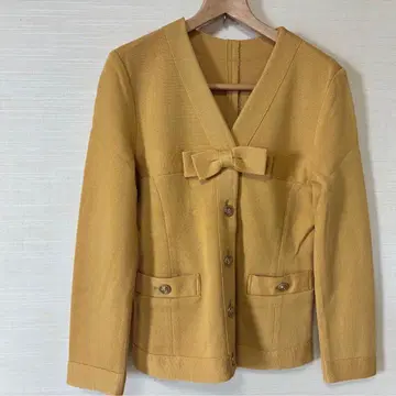 머스타드 가디건과 와이드 팬츠 세트