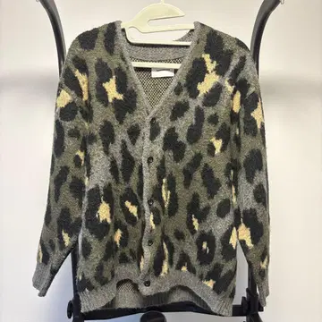 CALIFORNIA RANCH HOUSE 레오파드 무늬 가디건